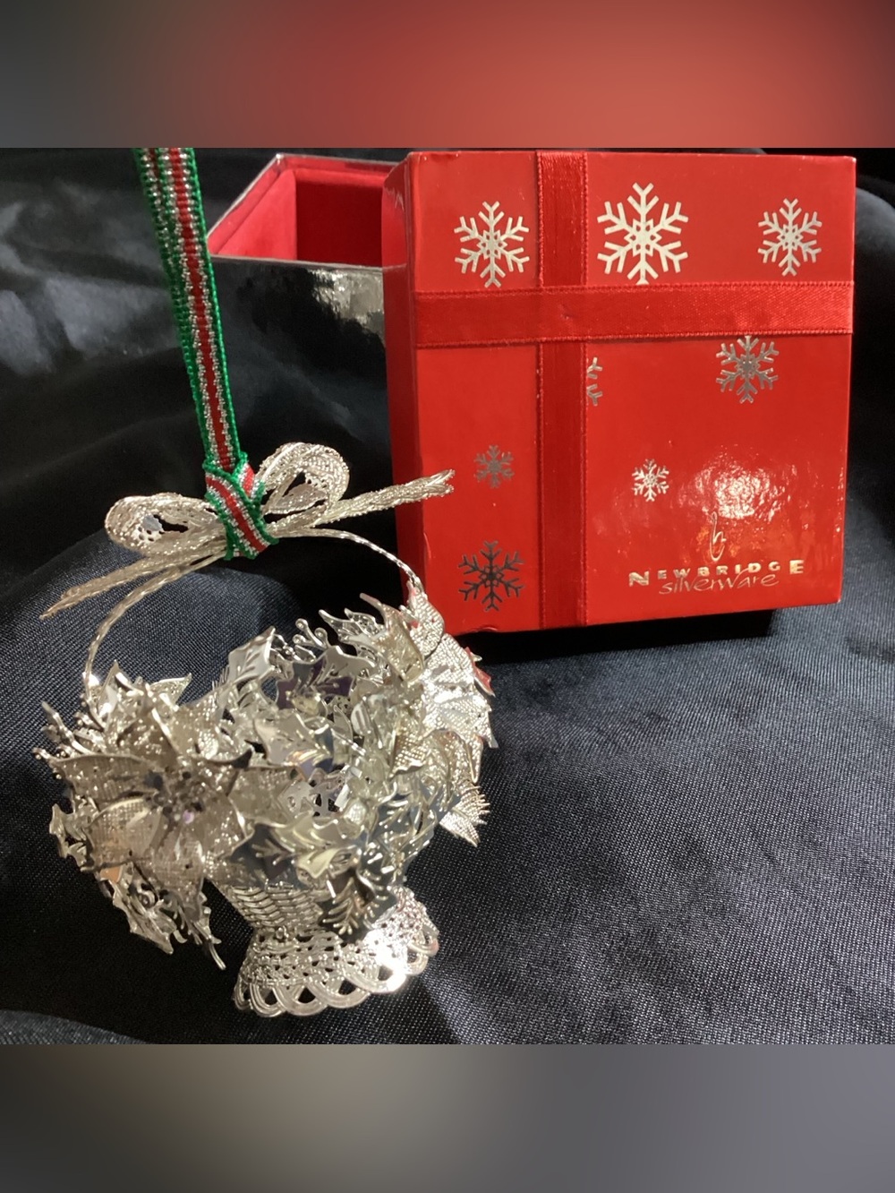 Newbridge Silverware Floral Bouquet Basket Christmas Ornament Silver Plated Box
